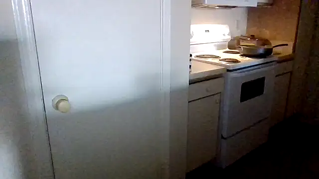Snapshot of CaylenGee chatting on May 28, 11:35 pm CaylenGee online show from May 28, 11:35 pm