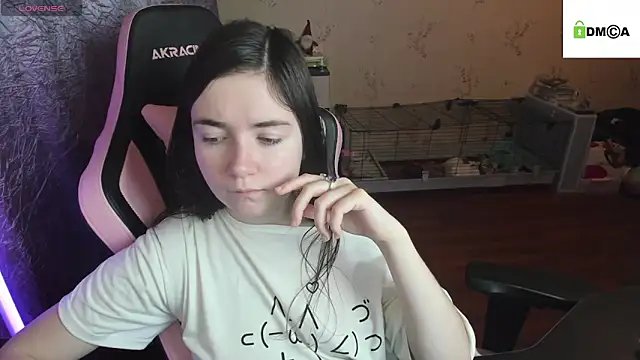 Snapshot of Crazy_forest_fairy chatting on December 2, 11:23 pm Crazy forest fairy online show from December 2, 11:23 pm