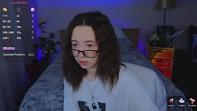 Hayle Hill online show from March 11, 2:28 am