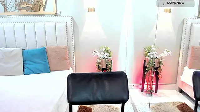 alaiasmile  online show from April 27, 7:23 pm