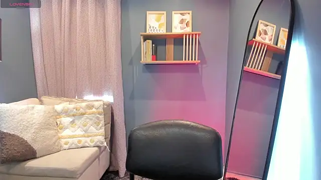  alaiasmile  online show from June 12, 7:35 pm