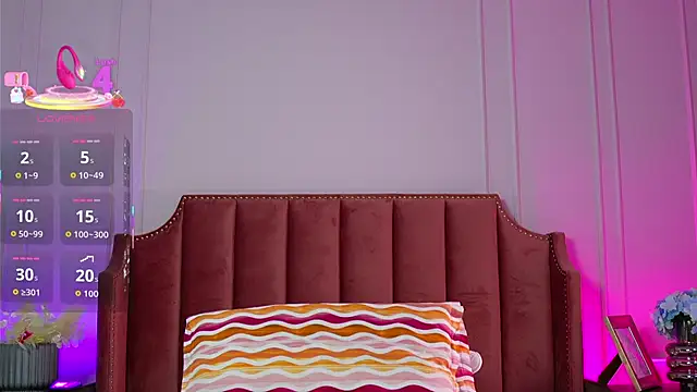 Snapshot of LisaRaee chatting on May 11, 4:18 am LisaRaee online show from May 11, 4:18 am