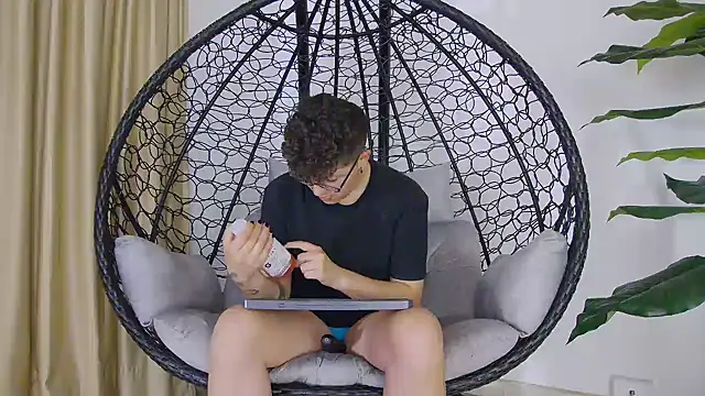 alex noa online show from November 19, 7:25 pm