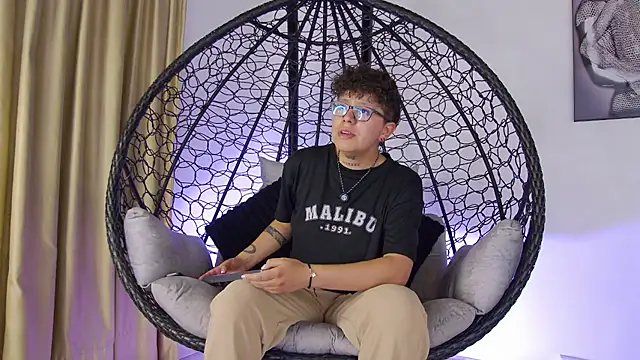 alex noa online show from May 12, 7:22 pm