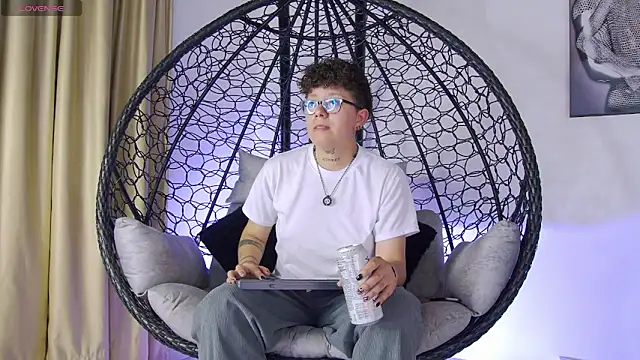 alex noa online show from May 15, 3:24 am