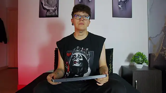 alex noa online show from June 8, 7:25 pm
