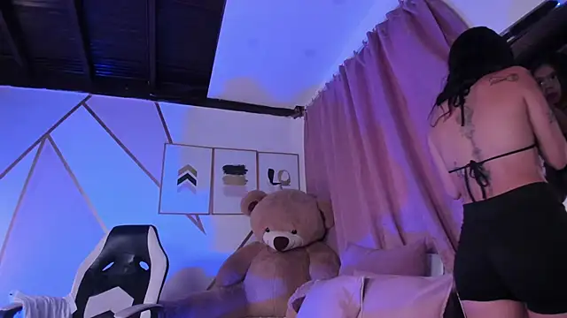 maye wells online show from February 4, 5:45 pm