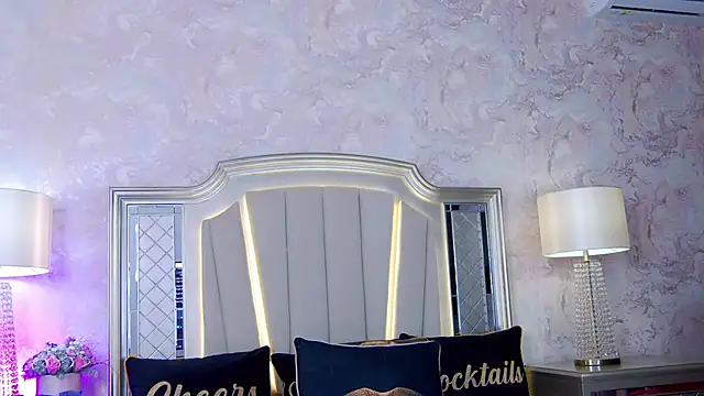 Snapshot of Issadorra chatting on December 20, 10:27 am Issadorra online show from December 20, 10:27 am