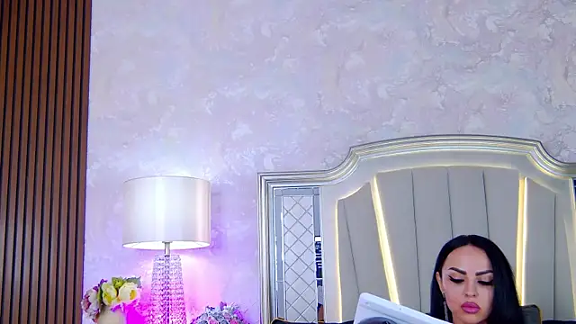 Snapshot of Issadorra chatting on February 16, 5:59 am Issadorra online show from February 16, 5:59 am