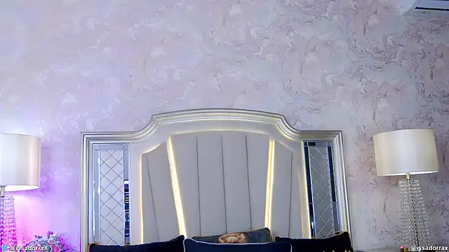 Snapshot of Issadorra chatting on February 27, 9:00 am Issadorra online show from February 27, 9:00 am