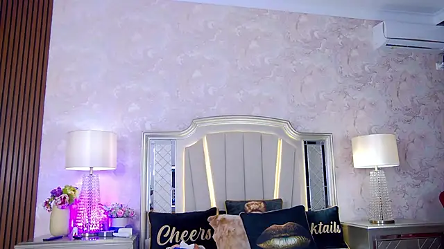 Snapshot of Issadorra chatting on September 27, 5:45 am Issadorra online show from September 27, 5:45 am