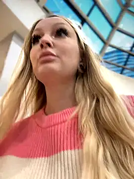 Teya moon  online show from December 3, 1:43 pm