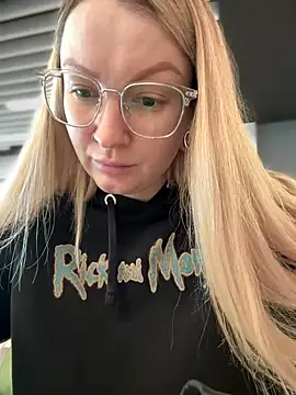 Teya moon  online show from January 26, 11:50 am