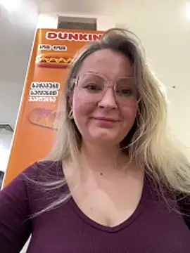 Snapshot of Teya_moon_ chatting on April 17, 1:58 pm Teya moon online show from April 17, 1:58 pm