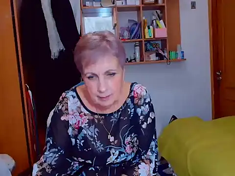 Snapshot of Victoria5643 chatting on December 4, 8:51 pm Victoria5643 online show from December 4, 8:51 pm