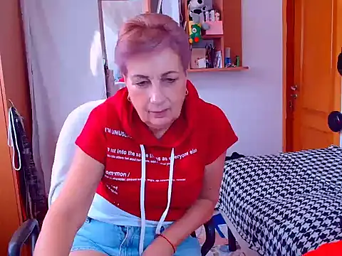 Snapshot of Victoria5643 chatting on February 17, 7:47 am Victoria5643 online show from February 17, 7:47 am