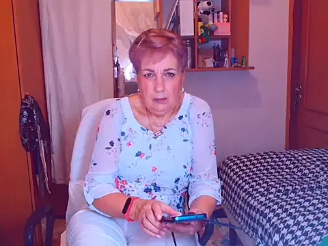 Snapshot of Victoria5643 chatting on February 17, 6:37 pm Victoria5643 online show from February 17, 6:37 pm