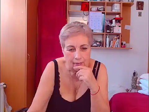 Snapshot of Victoria5643 chatting on October 14, 9:10 am Victoria5643 online show from October 14, 9:10 am