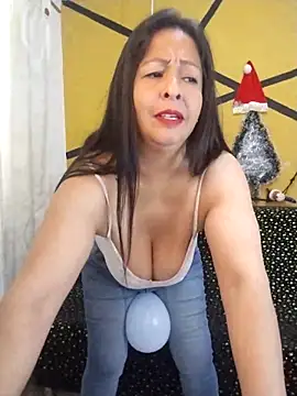 Snapshot of Catalina_JH chatting on December 11, 3:15 pm Catalina JH online show from December 11, 3:15 pm