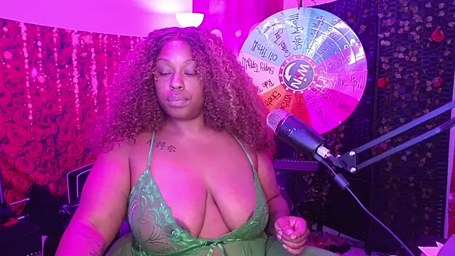 Snapshot of cheriserozequeen chatting on June 7, 5:06 pm cheriserozequeen online show from June 7, 5:06 pm