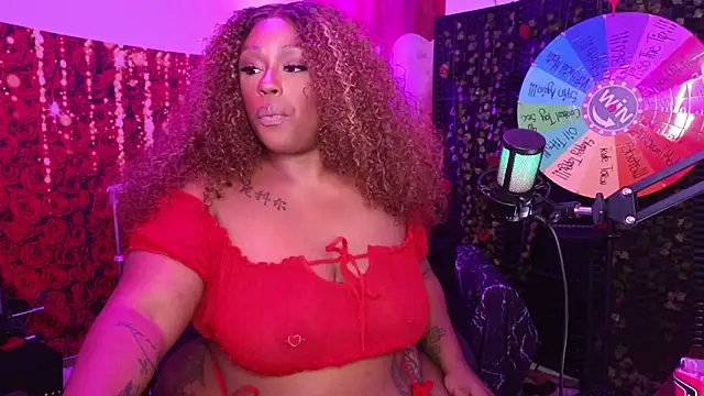 Snapshot of cheriserozequeen chatting on June 16, 8:33 pm cheriserozequeen online show from June 16, 8:33 pm