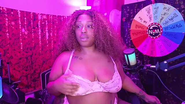 Snapshot of cheriserozequeen chatting on June 23, 1:31 pm cheriserozequeen online show from June 23, 1:31 pm