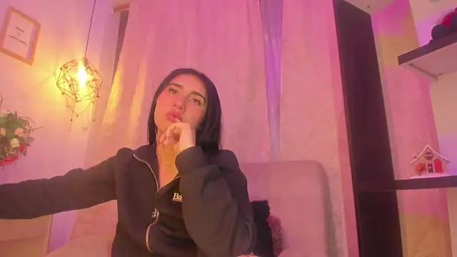 Chanttall  online show from December 4, 8:56 am