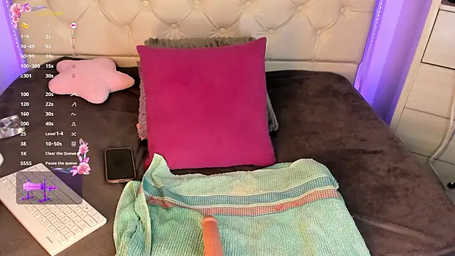 Chanttall  online show from March 11, 7:58 am