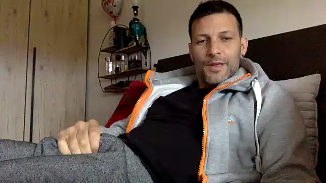 Snapshot of goroasroma90 chatting on April 1, 3:53 pm goroasroma90 online show from April 1, 3:53 pm