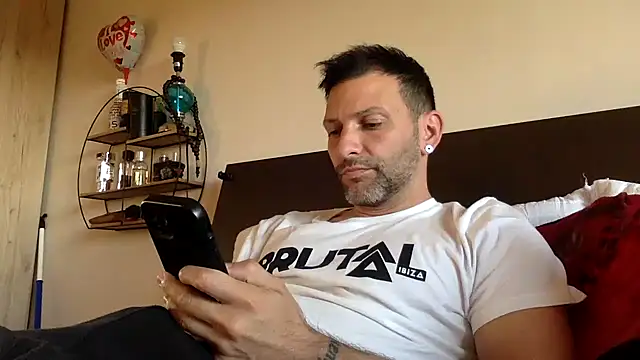 Snapshot of goroasroma90 chatting on April 7, 5:02 pm goroasroma90 online show from April 7, 5:02 pm