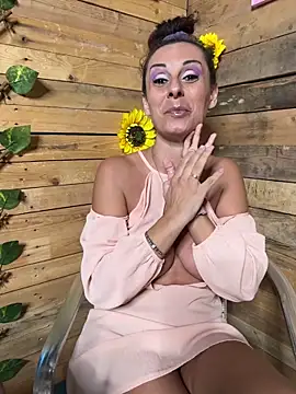 therealbeverlycious online show from February 5, 9:52 pm