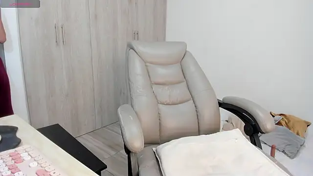 Snapshot of _miamadison chatting on June 20, 10:34 pm miamadison online show from June 20, 10:34 pm