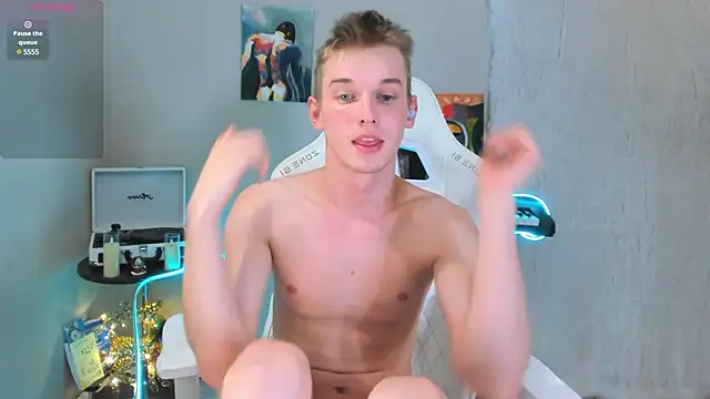 Snapshot of 4ever_dude chatting on February 8, 2:49 pm 4ever dude online show from February 8, 2:49 pm