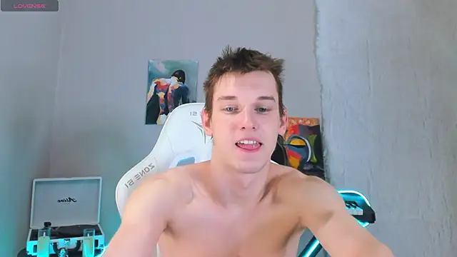 Snapshot of 4ever_dude chatting on February 23, 5:01 am 4ever dude online show from February 23, 5:01 am