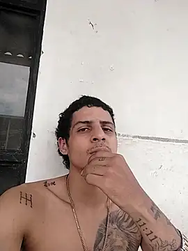 Snapshot of Tattohott chatting on March 18, 9:32 pm Tattohott online show from March 18, 9:32 pm