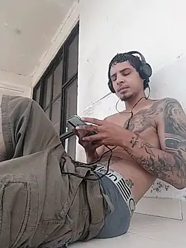 Snapshot of Tattohott chatting on March 19, 4:24 pm Tattohott online show from March 19, 4:24 pm