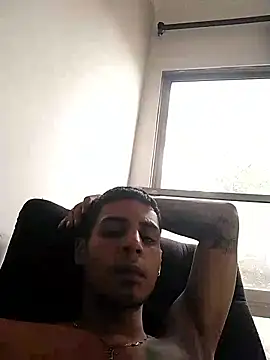 Snapshot of Tattohott chatting on September 25, 12:31 pm Tattohott online show from September 25, 12:31 pm