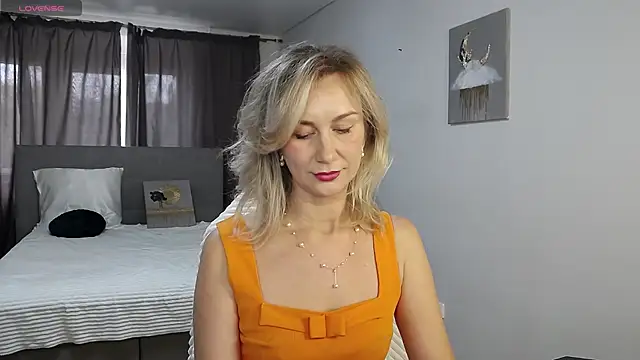 Vanessa Nowak online show from October 7, 10:23 am