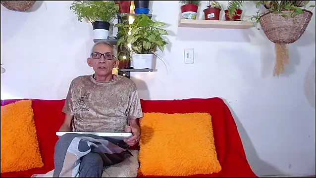Snapshot of Leon_hot_X chatting on June 16, 4:37 am Leon hot X online show from June 16, 4:37 am