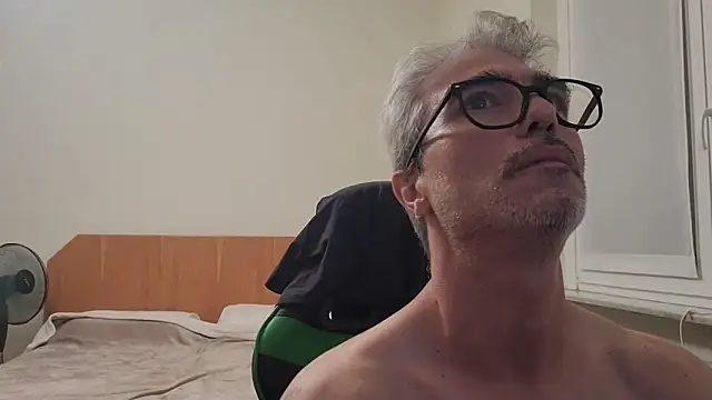 Snapshot of KennyForU77 chatting on June 21, 9:17 pm KennyForU77 online show from June 21, 9:17 pm