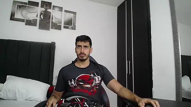 Snapshot of muscle_ares chatting on February 9, 1:35 pm muscle ares online show from February 9, 1:35 pm