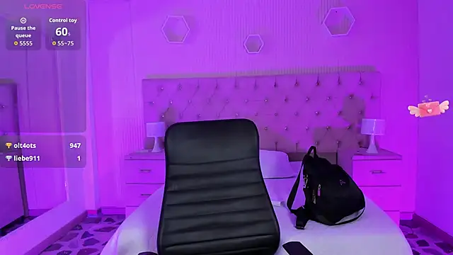 Snapshot of Agathaargent_ chatting on January 18, 12:58 am Agathaargent online show from January 18, 12:58 am