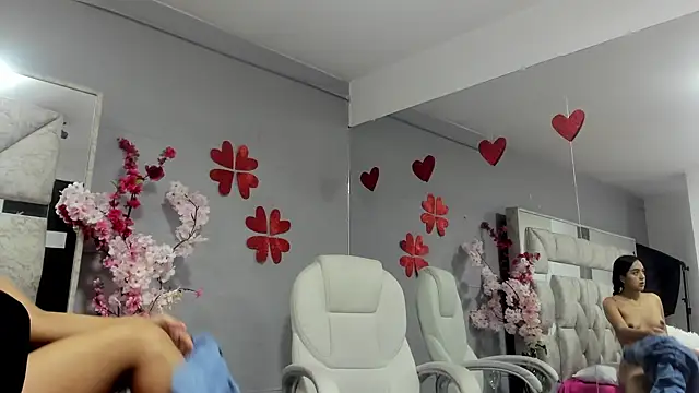 Sara Greey online show from February 15, 1:05 pm