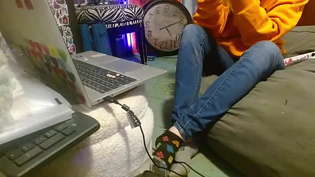 watermellonpussy online show from March 17, 11:52 pm