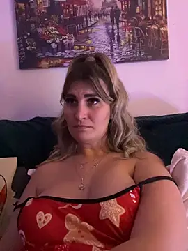 EvelynFrances online show from January 1, 11:07 pm