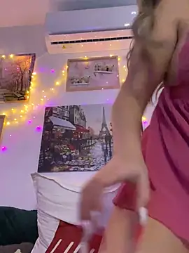 EvelynFrances online show from January 3, 7:50 pm