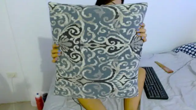 Snapshot of samanta_r_ chatting on February 13, 10:54 pm samanta r  online show from February 13, 10:54 pm