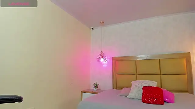 LARSONMIA online show from March 6, 12:34 pm