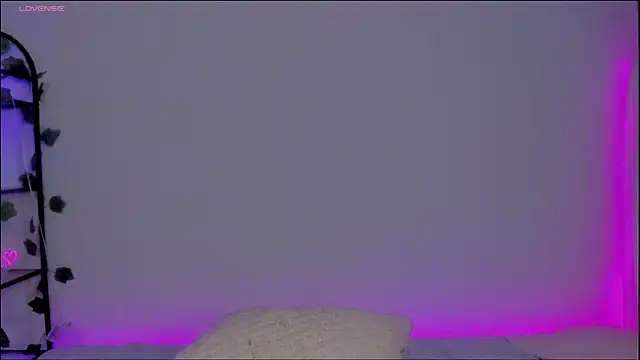 Snapshot of Megan_Rodrigo chatting on January 13, 10:13 pm Megan Rodrigo online show from January 13, 10:13 pm
