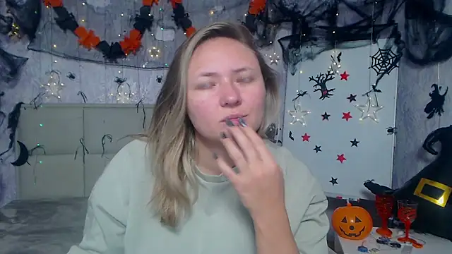 SallyVerda online show from October 24, 5:09 pm